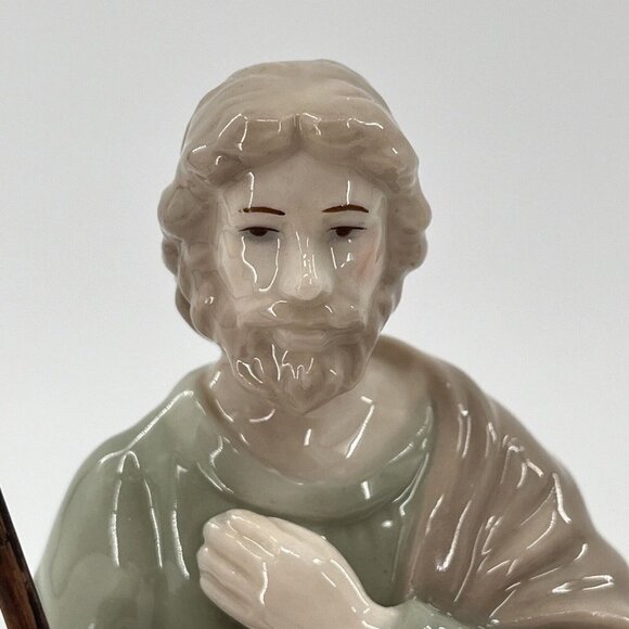 Royal Doulton 2005 Holiday Nativity Christmas Joseph 7 3/4" - Picture 5 of 6